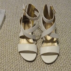 Pandaninjia Elegant Cream Strappy Heels Size 3 girls